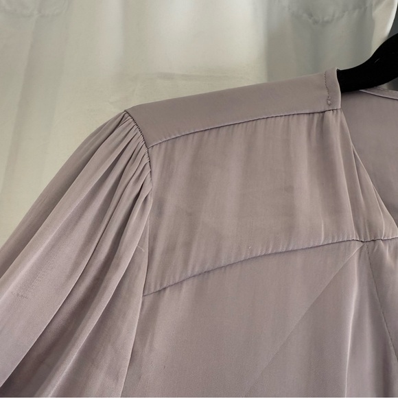 PAIGE Silky Lilac-Gray V-Neck Blouse with Covered Button Cuffs Women’s M - Picture 4 of 10